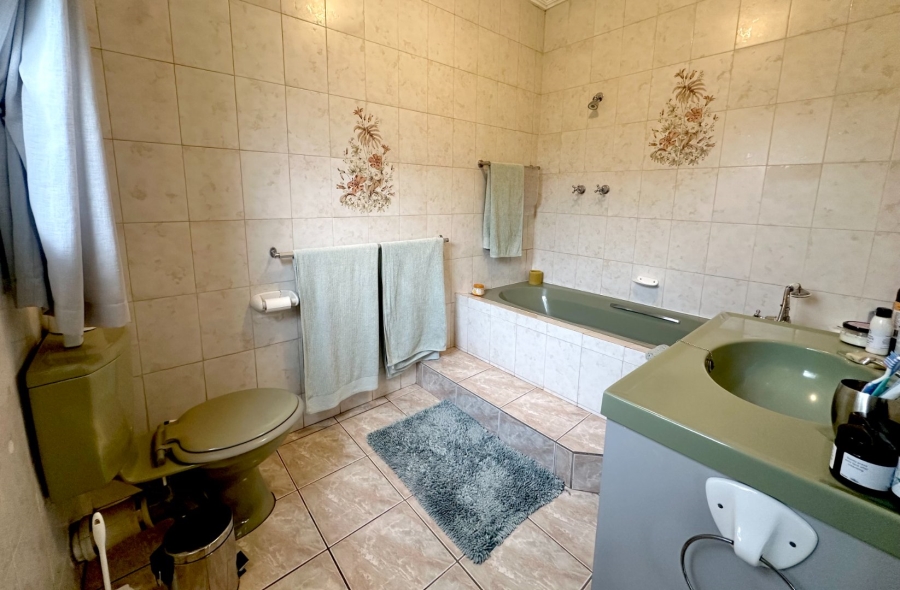 6 Bedroom Property for Sale in Dormehls Drift Western Cape